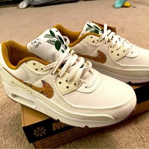 Women's Nike Air Max 90 SE Cork Sail Sneaker. Never been worn, size 5.5